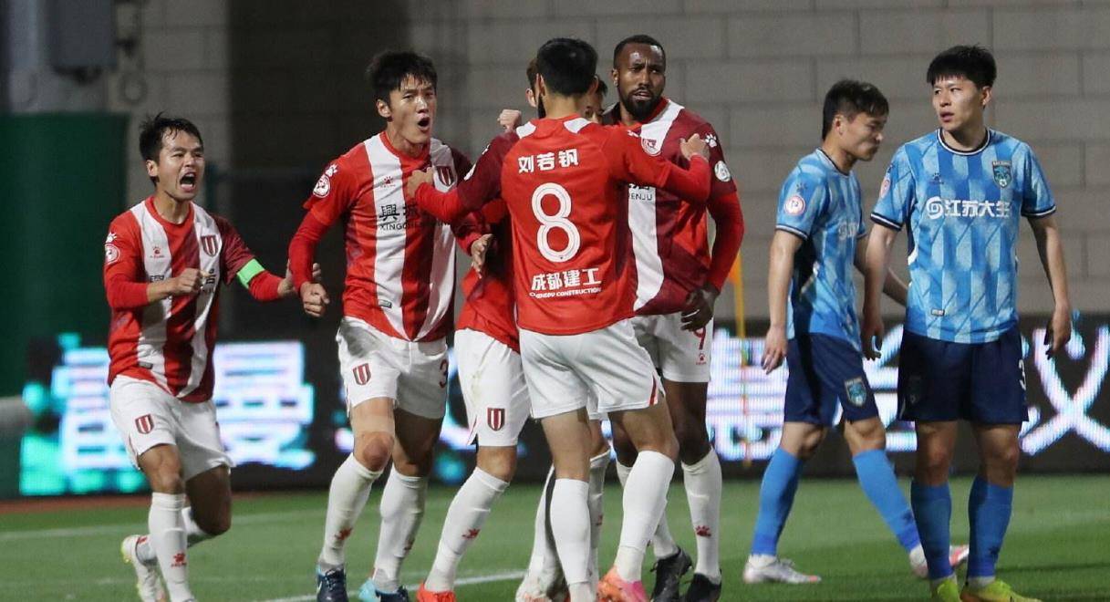 九游登录入口-转会期体能课后；成都蓉城刷新队史纪录备战NBA常规赛；质疑声仍在；更衣室氛围转暖的简单介绍